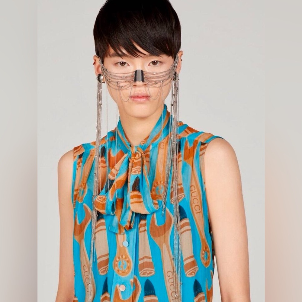 Gucci Lipstick and tool print silk shirt